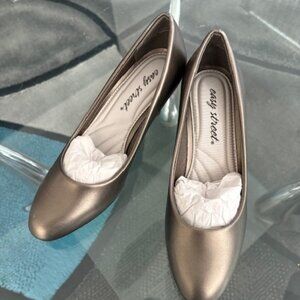 Easy Street Fabulous Women's Slip on Shoes Size 6.5